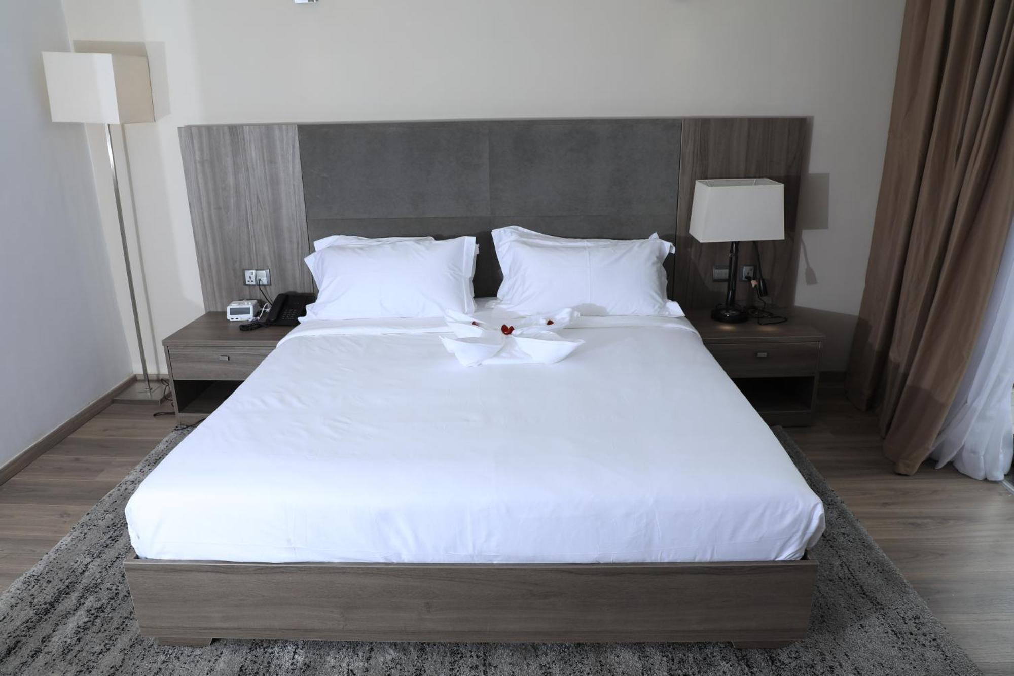 Th Bonroyal Hotel Addis Abeba Esterno foto