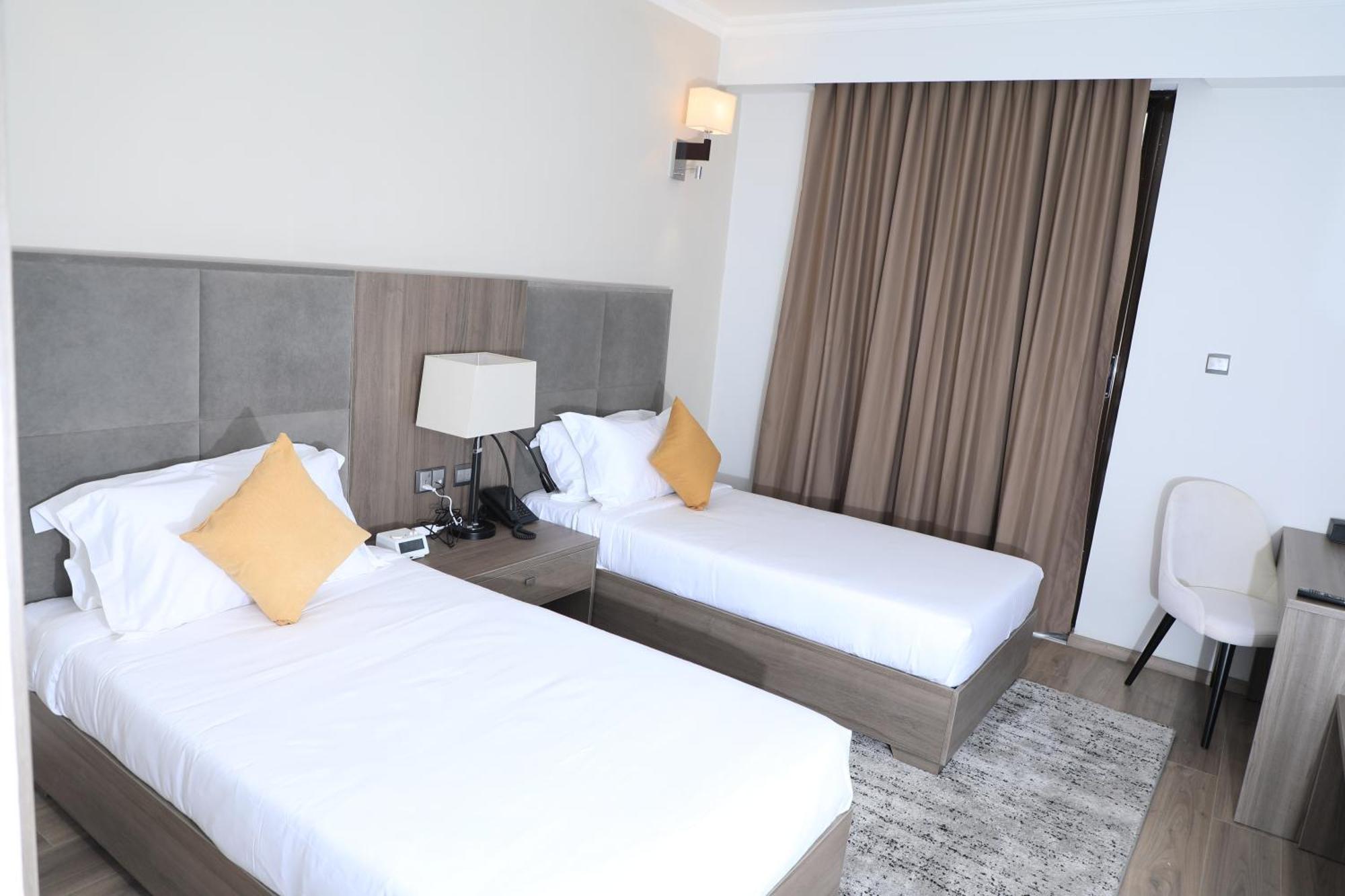 Th Bonroyal Hotel Addis Abeba Esterno foto
